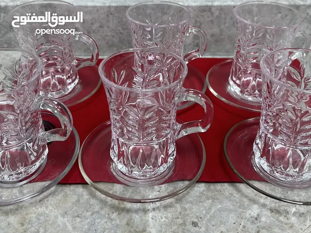 استكانات للشاي كريستال عدد 6 مع الصحون جديده غير مستخدمة