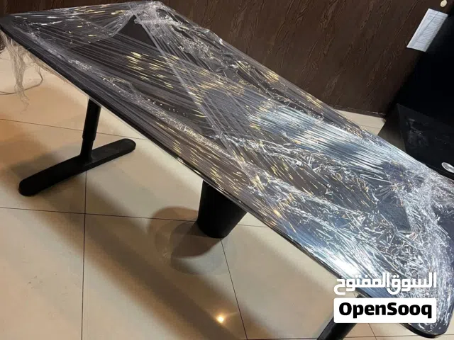 مكتب مدير اجنبي ايكيا مع خزانة ملفات وادراج مستعمل بحالة الجديد