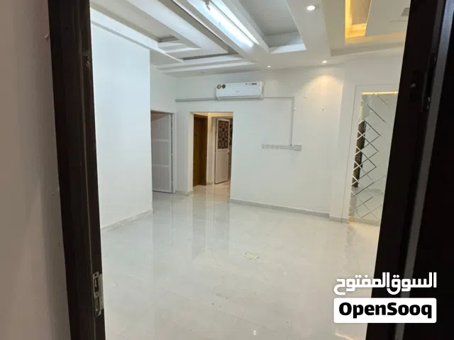 للايجار شقه غرفتين وصاله وحمام ومطبخ معبيله الثامنه 200 ريال شامل الفواتير والصيانه