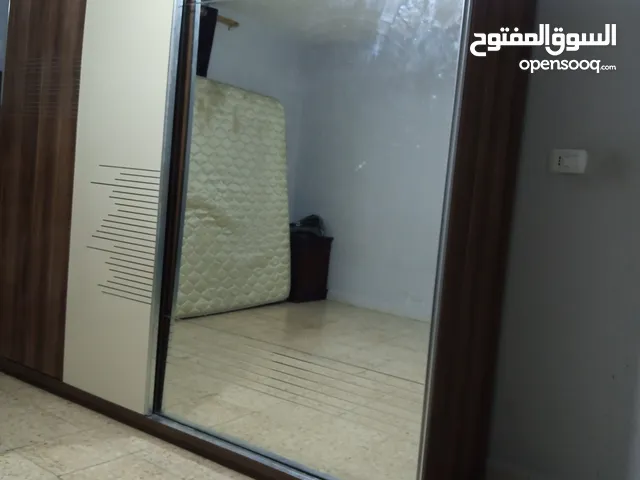 للبيع خزانة لمونيت بحالة ممتازة بسعر 70 عمان