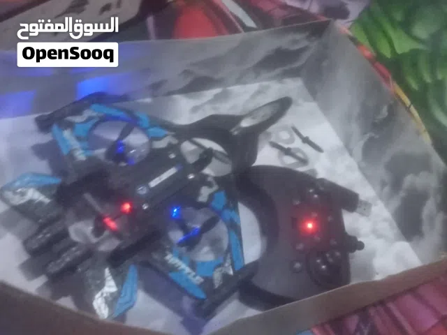 طايره مصنوعه من فلين فيها عطل بسيط تجي معهامراوحاحتياط  مع العلم هيا بشحن وهيا شبه  جديده
