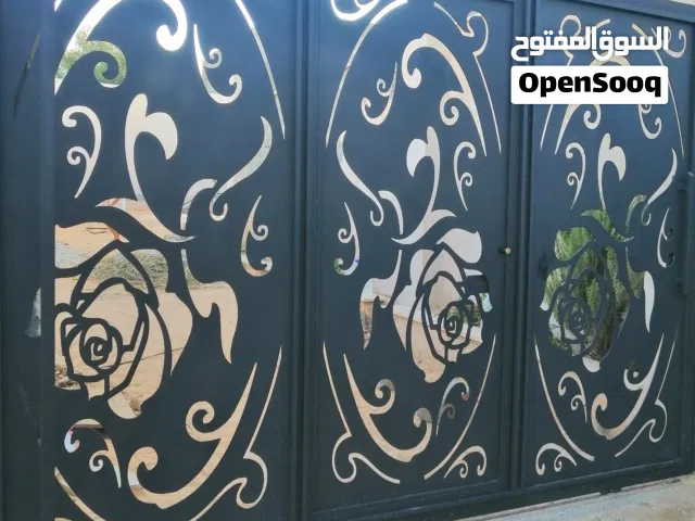 منزل مفروش بتاجوارء مساحة الأرض 300 متر
