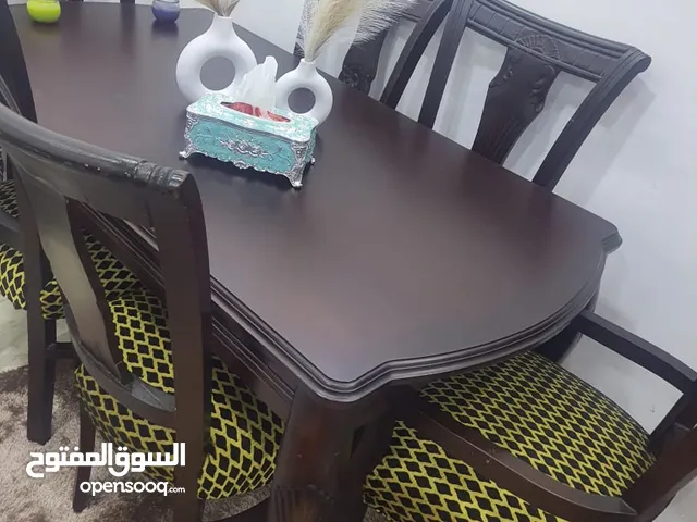 طاوله سفره خشب زان بالكامل 6 كراسي ضغط استعمال اشي بسيط جداً.. نظامها اثنين منهم ايدي ماستر