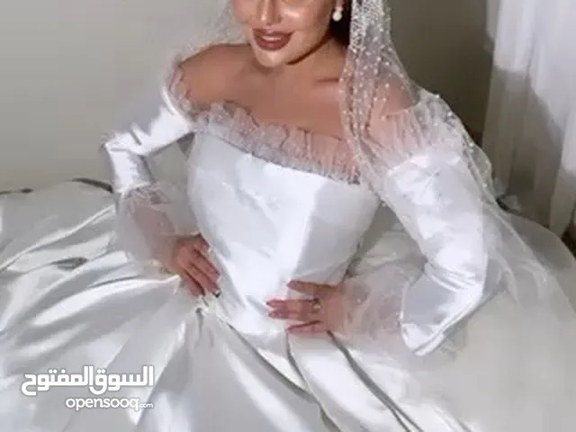 فستان عروس مع طرحه