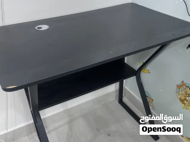 طاولة قيميني مستعملة يوم