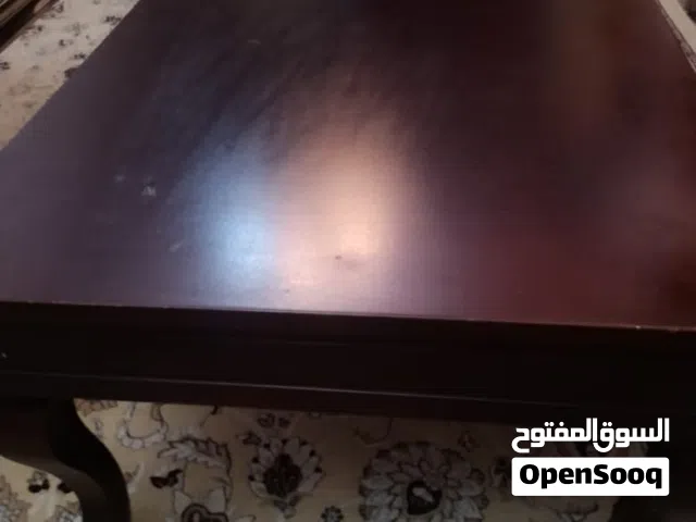 طاوله صالون ومكتبه زي في الصوره