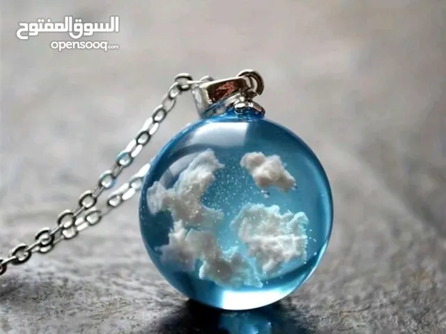 قلادة الغيوم والسماء الزرقاء جودة عالية