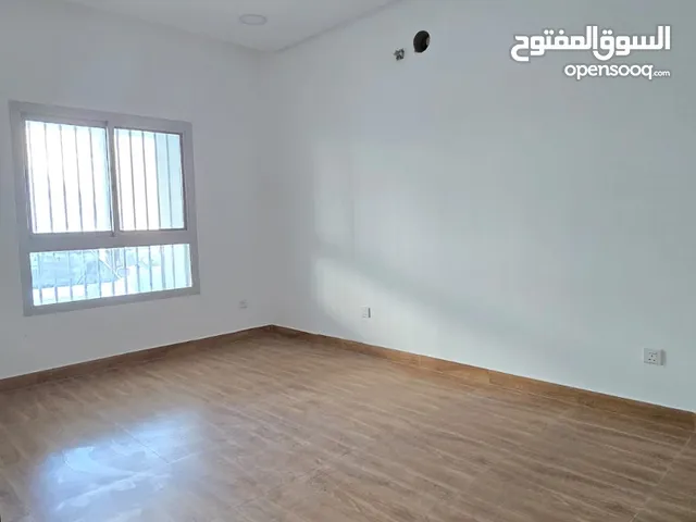 للايجار شقه في عراد دور أرضي مكان هادي وجميل ومقابل مسجد