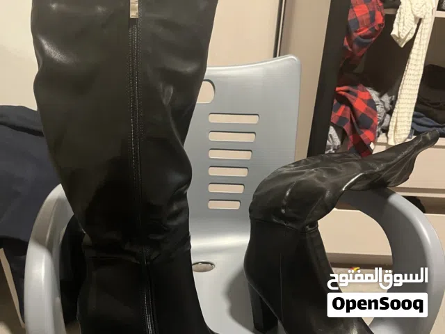 NEW BOOTS FOR WOMEN SIZE 43