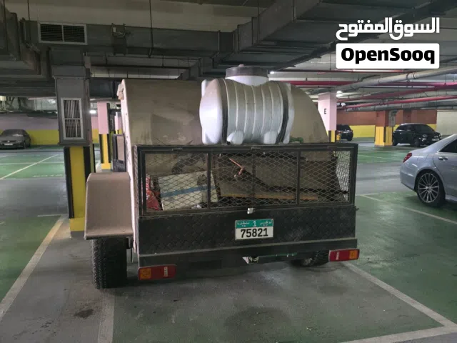 كرفان تخييم صغير عملي — جاهز للسحب وبحالة ممتازة