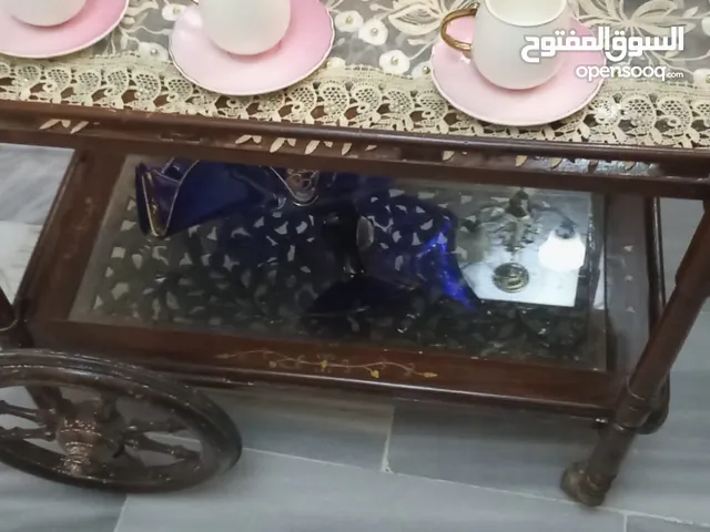عرباية ضيافة مصنوعة من خشب الورد ومزينة محفور عليها قطع من النحاس...... صناعة باكستانية