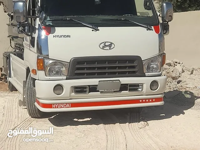 انك ماء للبيع للبيع شاحنة هيونداي 2010 ديزل مرخصة بمواصفات خليجية مع أنوار نهارية وتقنية بلوتوث