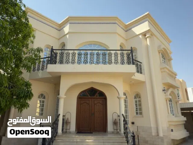 فيلا للبيع في العذيبة مستقلة و مساحة ارض 600 متر