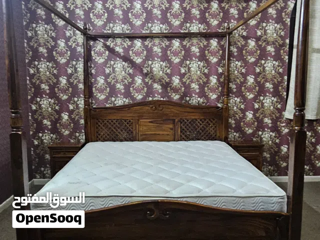 سرير وخزانه