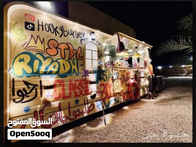 فود ترك كبير للتأجير Food truck for rent