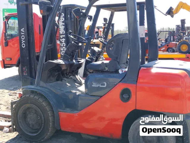تأجير روافع شوكية وتلوسكوبيه