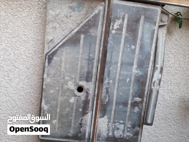 يوجد مقص بلاط غياس 75والثاني مغاس60 الثنين علا50