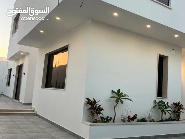 400 m2 5 Bedrooms Villa for Rent in Tripoli Janzour