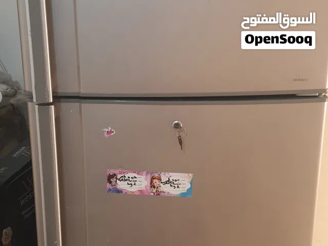 ثلاجة توشيبا للبيع استعمال خفيف حالة ممتازة