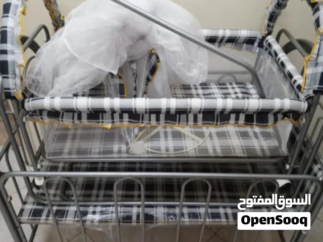 سرير مع مرجيحه للاطفال