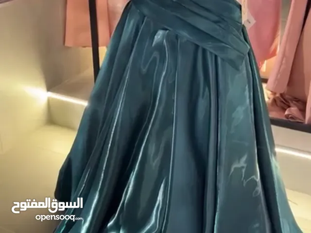 فستان راقي جدا لبسه وحده