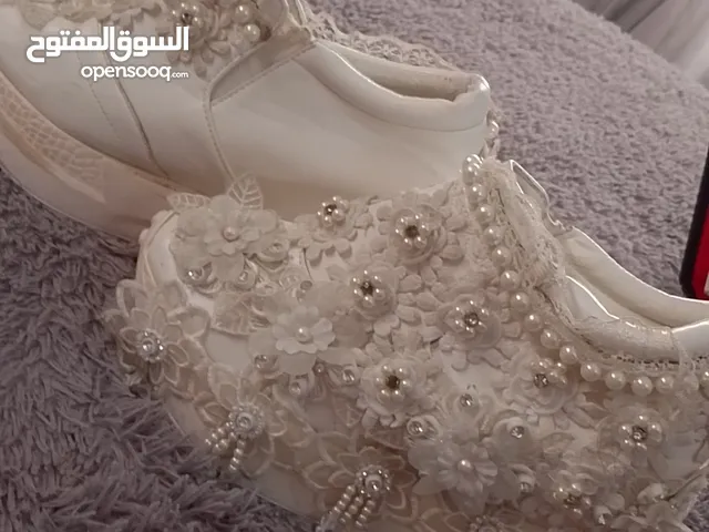بوت عرايسي وماكينة ازاله الشعر وڤير شعر للبيع بسعر مناسب
