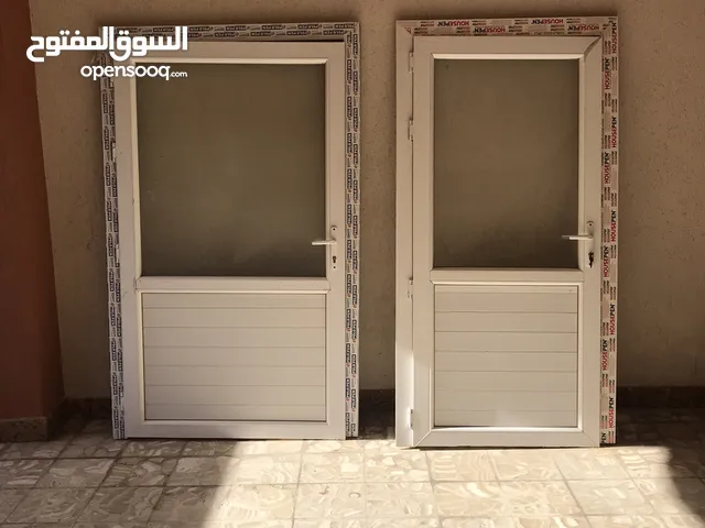 ابواب بي في سي عدد 2 مستعمل لكن نظيف حداً وشبه جديد مافيشي ولا عيب كامل بالقفص والقفل والمقبض