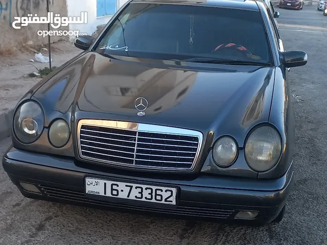 مرسيدس بنز قرش ونص E200 موديل 1997 السياره بالرمثا