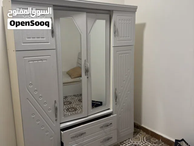 غرفة نوم كاملة دولاب كبير وسرير ومرتبة طبية وكومودينو حالة ممتازة