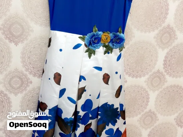 فستان بحاله جديده للبيع