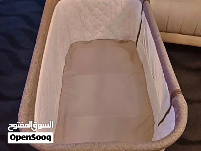 سرير بيبي امريكي بحاله ممتازه نظيف جدا