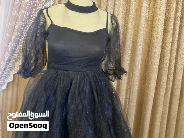 فستان اسود لعمر محير