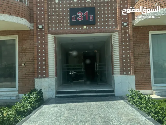 شقة للبيع مساحة 187م في مجمع ايادي العدل