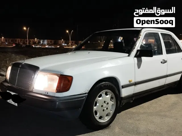 1989 مرسيدس بنز الفئة-E E 300