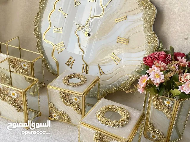 نحن نصنع بقلوبنا قبل أيدينا، كل قطعة من أعمالنا اليدوية المصنوعة من الراتنج تحمل قصة، ولمسة فريدة لا