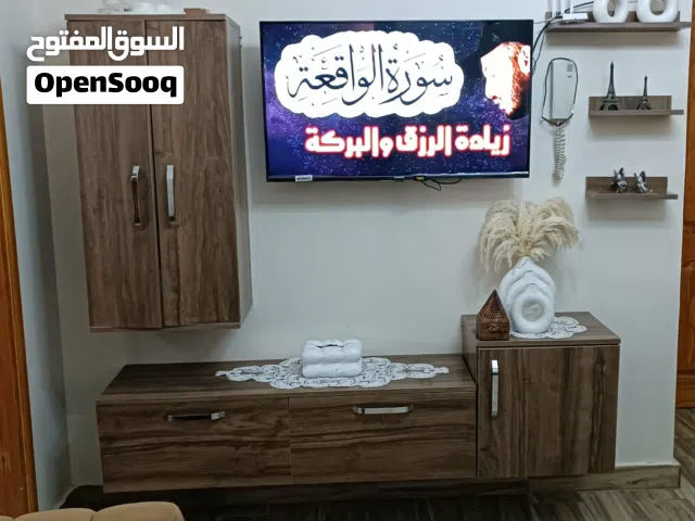 مدخل احديه وطاوله شاشه استعمال انضيف بحاله ممتازة