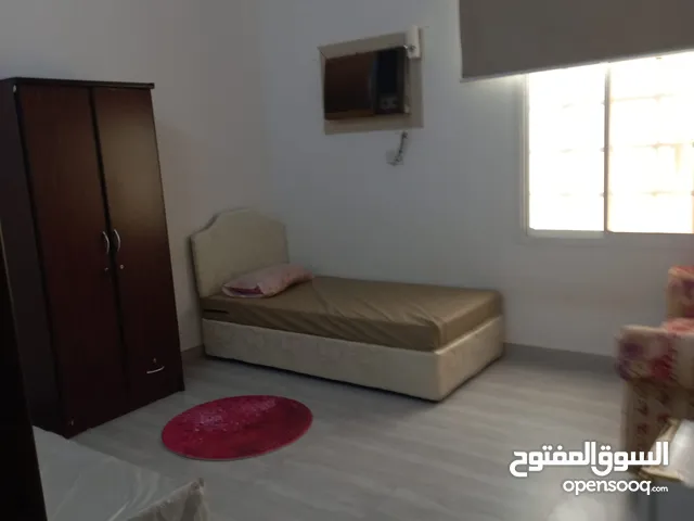 غرفة سكنية مشتركة المعبيلة فردين فقط الشخص الواحد 45 ريال . Shared room rent per person 45 riyals