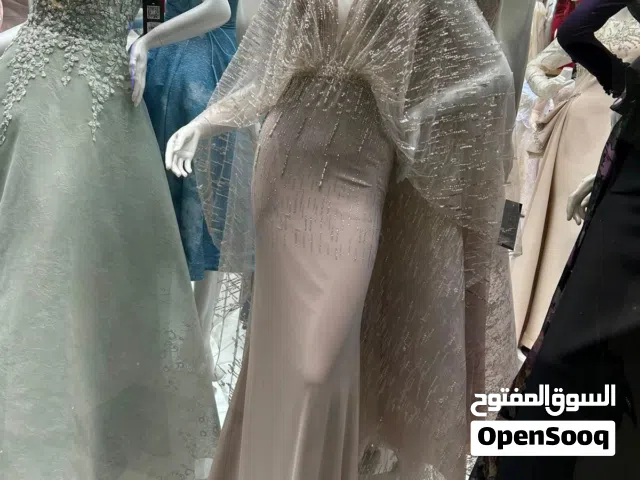 عرض خاص على فساتين السهرة