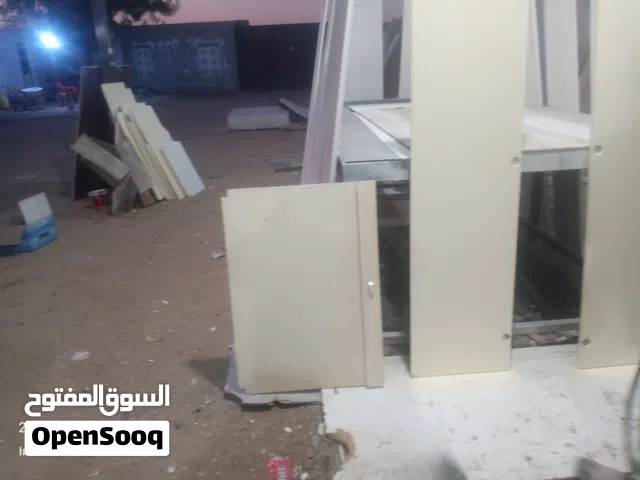 معلم دهان ابواب واخشاب وغرف نوم ومطابخ وكراسى وطاولات ودرج ودولاب وسرير وتسريحة وصباغة جميع الاخشاب