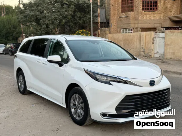 2024 تويوتا سيينا LE