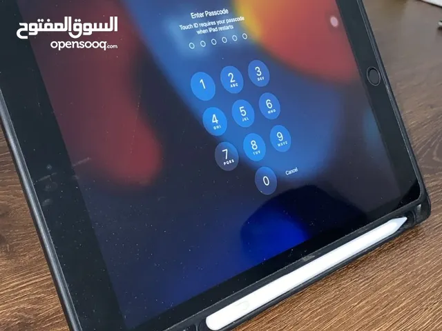 Ipad 10.4 looks like new with package and charger