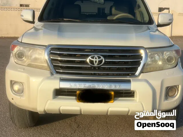 لاند كروزر 2011 في اكس ار بحاله ممتازه وارد بهوان جلد نظام الزحف