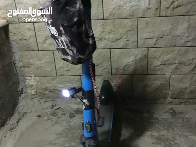 سكوتر كهربائي 42 فولت بطاريه جديده بحاله ممتازه ويوجد به غمازات