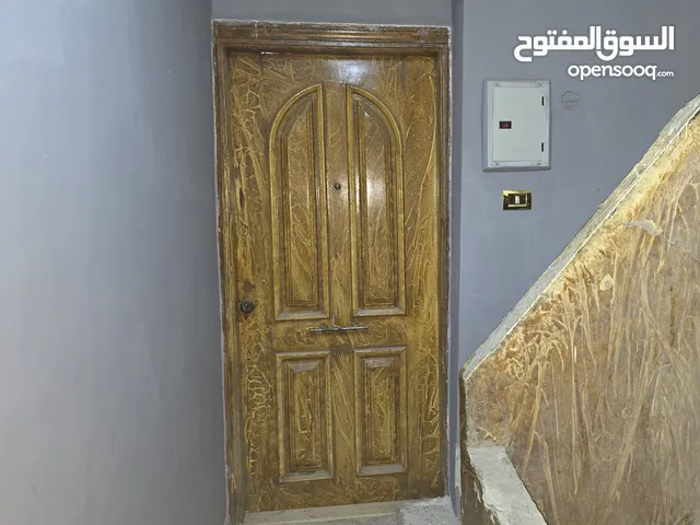 شقة للايجار بعين شمس شارع الهادى سلامة دور ثالث