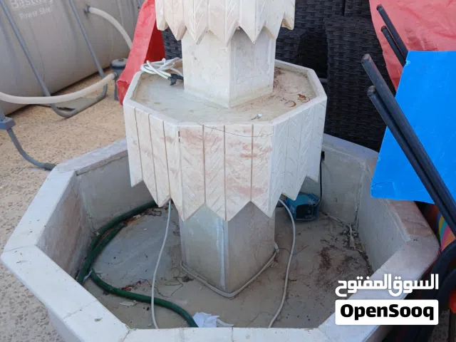شلال مي مع قاعده عجال ثلاث طوابق حجر