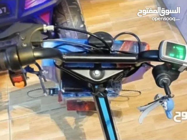 سيارت اطفال بدها شحن بس الدعس خربان بتمشي سكوتر مستعمل شهر البيع معى شحن فولت 36 خوذه او كسرت بس س