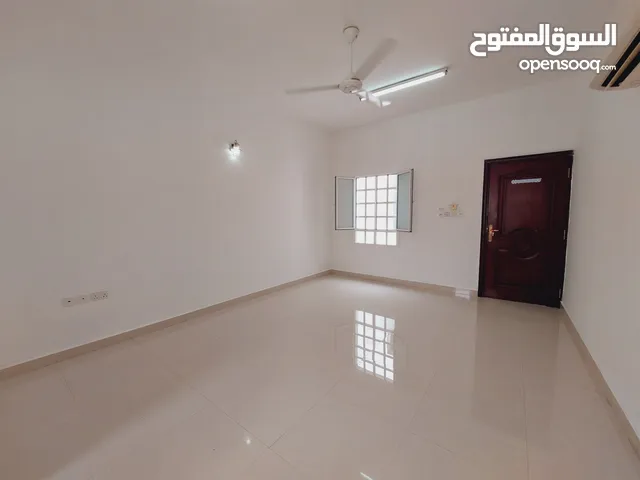 غرفه مفروشه ممتازه للشباب العمانين في الموالح الجنوبي / على 110