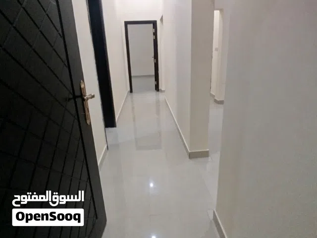 غرفتين وصاله ومطبخ وحمامين وموزع