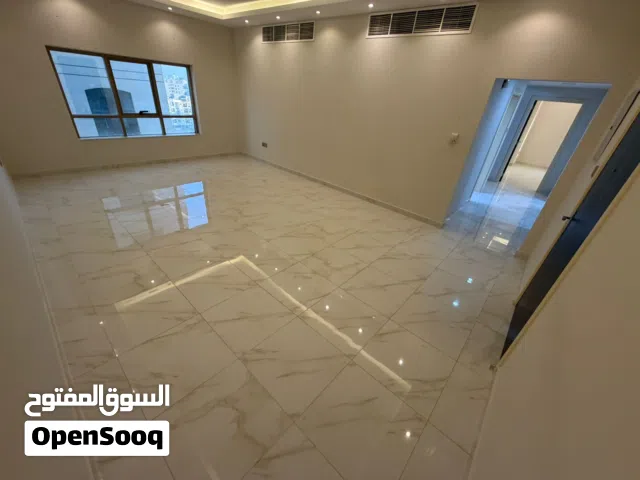 شقة غرفتين وصالة أكبر المساحات إطلالة مباشرة على البحر كورنيش عجمان بجوار أبراج الكورنيش 2 حمام