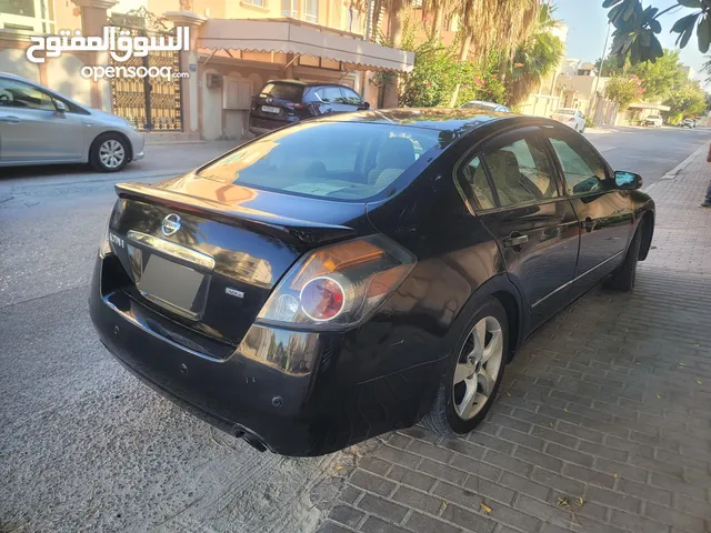 Urgent sale Nissan Altima 2009